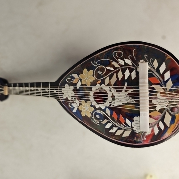 Vintage miniature imitation tortoiseshell and mother of pearl mandolin‎ - Picture 9 of 9